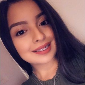 Meet your Posher, Anahi